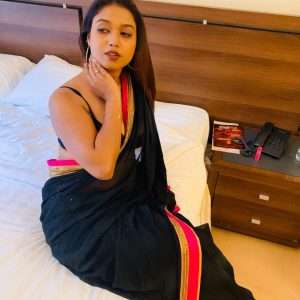 Geetika a housewife escort in Mayur Vihar, East Delhi (2)