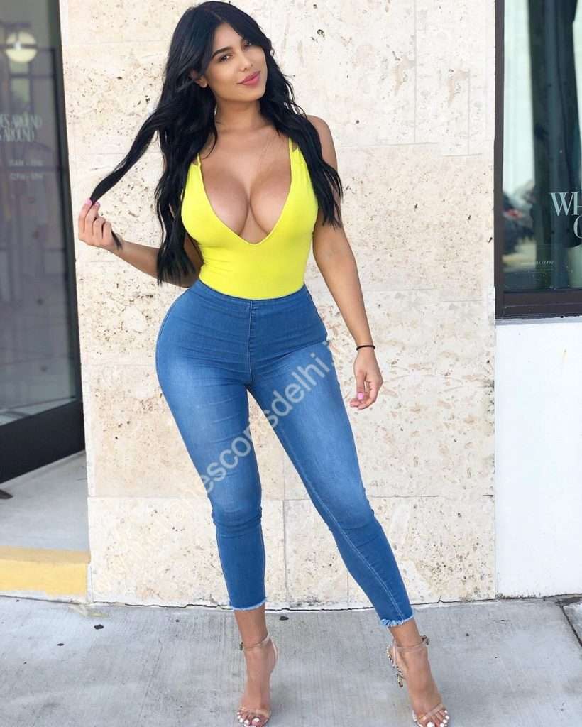 Ruhi an independent model escort in Delhi Mukherjee Nagar (2)