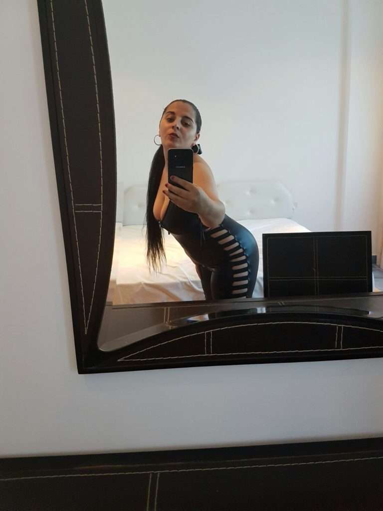 Surbhi escort in Laxmi Nagar (4)