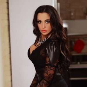 Srushti busty escort girl in Vasant Kunj, Delhi (1)