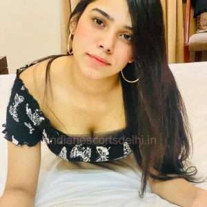 Alisha a sexy young Punjabi escort in Delhi NCR (4)