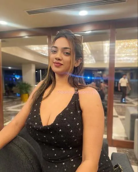 Ishita Busty Indian escort in Delhi (4)