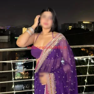 Vani Indian Housewife escort in Delhi near JW Marriott Hotel (3)